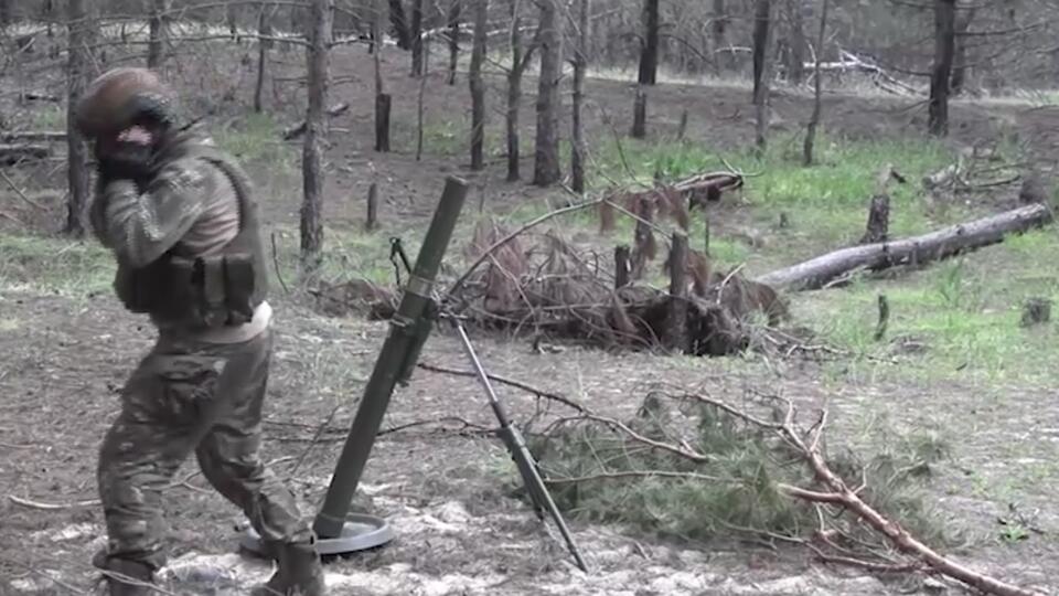Расчет морпехов-минометчиков уничтожил опорный пункт ВСУ на правом берегу Днепра